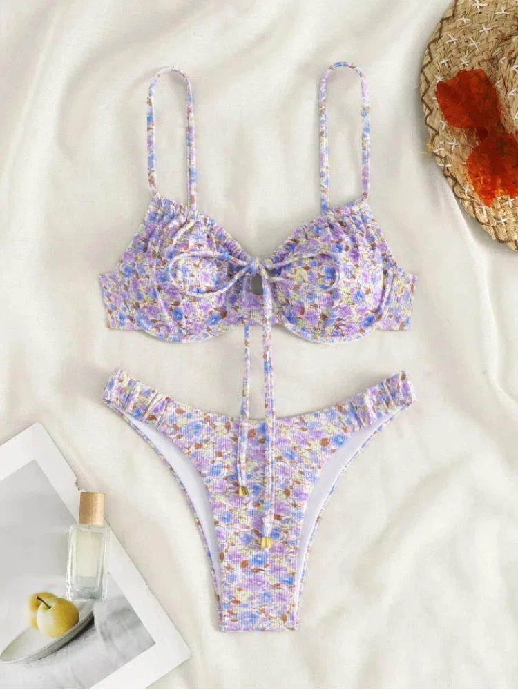 Bikini con estampado Floral Push Up conjunto con Tanga. - Image 3