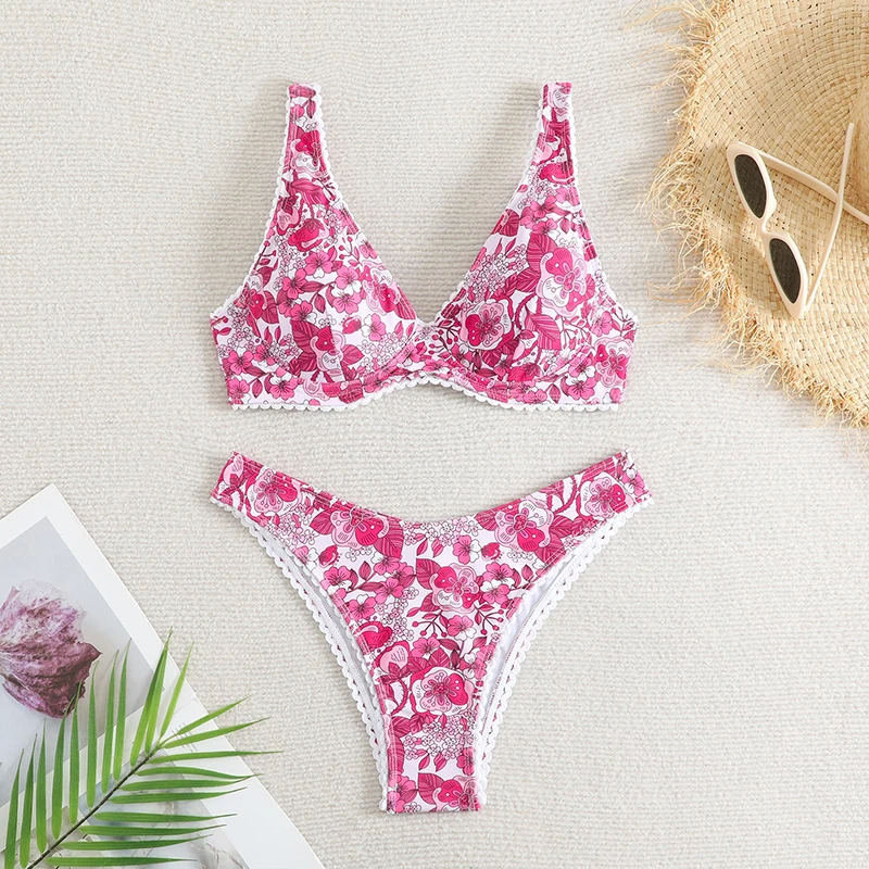 Bikini con estampado Floral con realce y borde de encaje. - Image 3