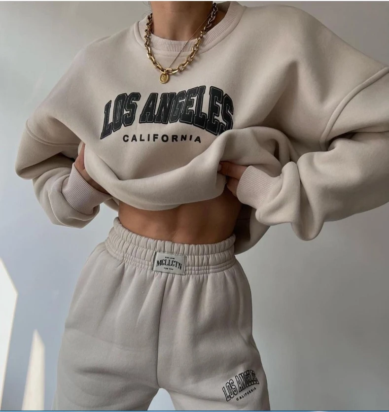 Conjunto sudadera estampado con cuello redondo con capucha, pantalones. - Image 4