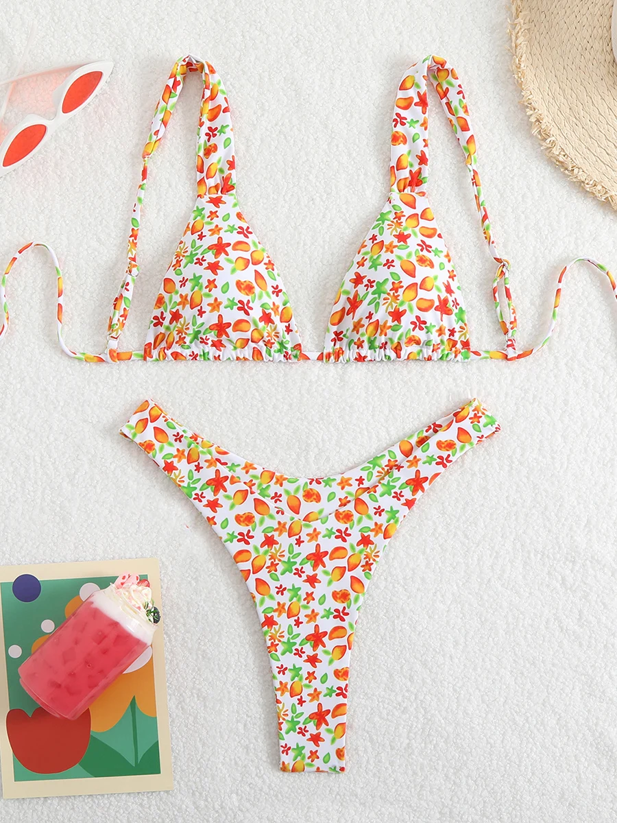 Bikini con Tanga brasileño, con estampados. - Image 5