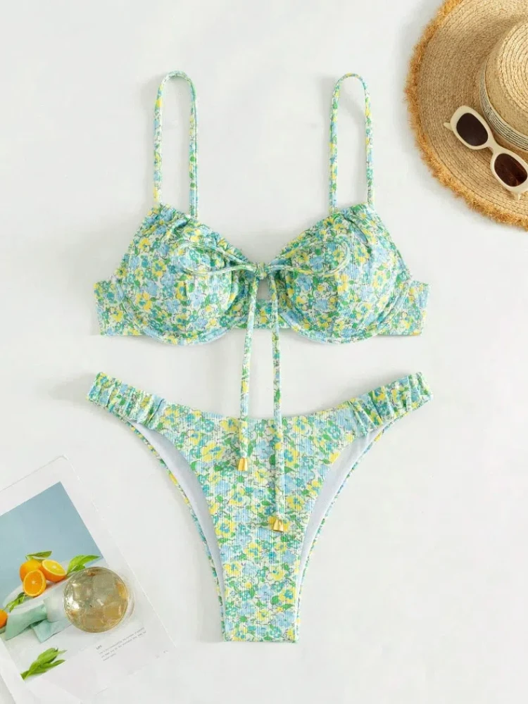 Bikini con estampado Floral Push Up conjunto con Tanga.