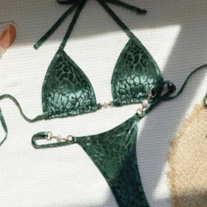 Bikini con perlas en los costados, con Tanga.