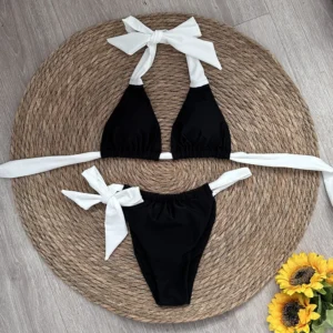 Bikini con cuello Halter con cordones grueso.
