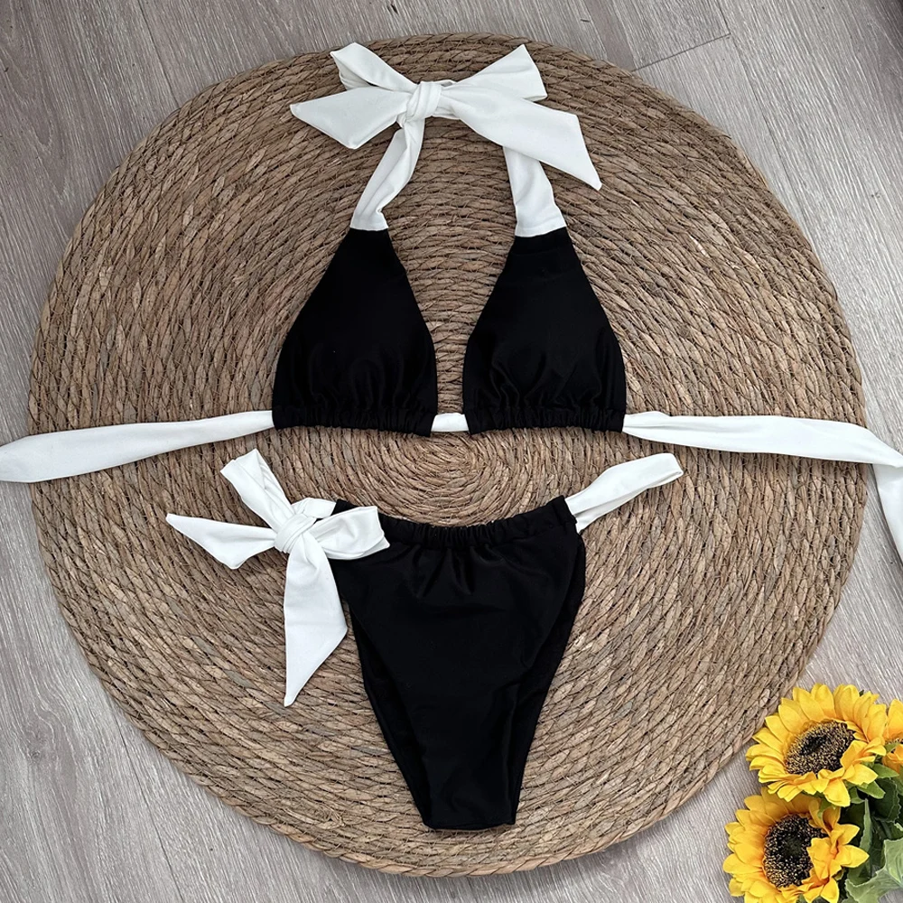 Bikini con cuello Halter con cordones grueso.