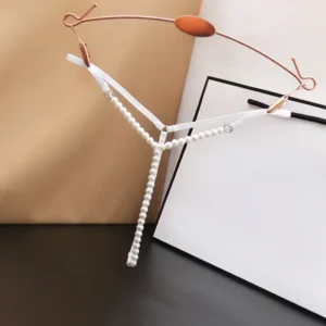 Tanga con cuentas de perlas en forma de T de cintura baja.