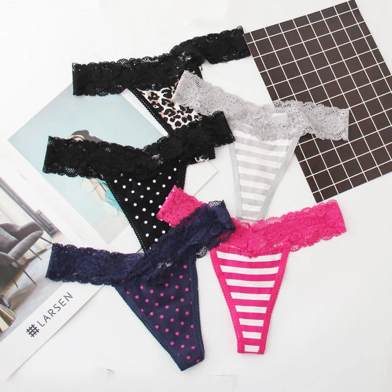 Tanga con cintura de encaje con estampado en T. - Image 4